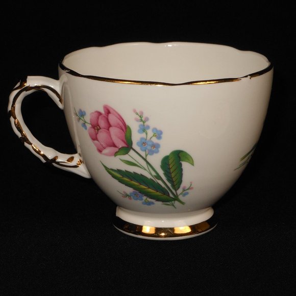 vintage fine bone china tea cup & saucer set. DELPHINE - Picture 4 of 9